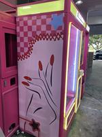 Distributeur automatique de nail art 3D |   Kiosque de vente de cosmétiques et de produits de beauté, graphismes personnalisés, options de paiement multiples, basé sur le cloud