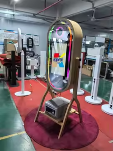 Photomaton ovale en bois avec miroir magique - Finition chêne vintage, miroir de 40 pouces et écran tactile de 21,5 pouces. - Product Image 6