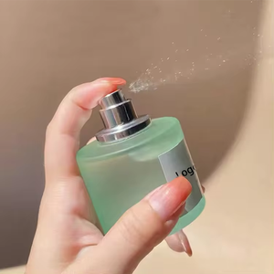 Petit flacon de parfum vide givré de 30 à 50 <span class=keywords><strong>ml</strong></span>, bouteille ronde de parfum d'huile avec bouchon en bois, <span class=keywords><strong>design</strong></span> personnalisé, vente en gros - Product Image 3