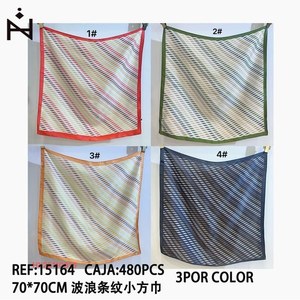 Foulard Quadrato Piccolo a Righe Ondulate 70x70cm Accessorio Moda Donna - Product Image 3