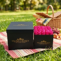 Boîte cadeau carrée en papier recyclé noir de luxe avec poignée pour fleurs et roses