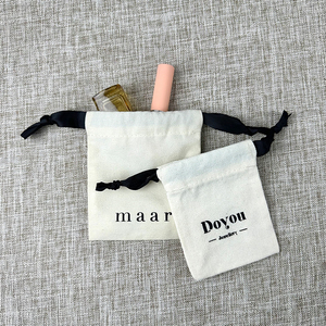 Sac à cordon blanc en coton biologique, pochette en toile écologique avec doubles cordons pour les essentiels - Product Image 3