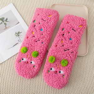 Chaussettes de couchage décontractées Crew Chaussettes de sol en peluche pour la maison Chaussettes chaudes pour dames mignonnes - Product Image 6