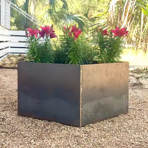Jardinières modernes en acier corten de grande taille, de haute qualité, utilisées en extérieur avec des fleurs/plantes vertes - Product Image 5