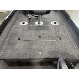 Bote de Aluminio Tracker Boats Pro Team 175 Edición Crappie 2026 con Motor de 60 HP, 18.5' de Profundidad y 7'5' de Ancho - Product Image 4