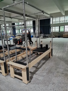 Máquina de Pilates Reformer de Arce Blanco de Buena Calidad con Banda de Resistencia Cadillac Reformer SRP06 - Product Image 4
