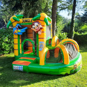 Castillo inflable de jungla con tobogán para fiestas infantiles. - Product Image 2