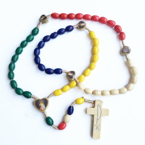 Commercio all'ingrosso arcobaleno dei colori di legno della collana del rosario, perline di legno colorate religioso collana del rosario con croce di legno - Product Image 2