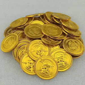 100個の電気メッキ海賊ゴールドコインプラスチックコインパーティーの好意のための宝物コイン