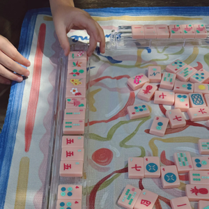 Juego de Mahjong Americano Color Rosa Pastel, 160 Fichas de Acrílico con Flamencos, Piñas y Conchas Marinas para Noches de Juego de Verano - Product Image 5