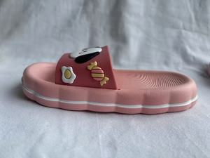 Pantofole Rosa Cartoon con Suola Antiscivolo in EVA da 17 mm, Tomaia in PVC, Punta Aperta, per Tutte le Stagioni, da Casa - Product Image 2
