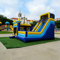 Château gonflable commercial avec toboggan et zone de saut pour la location de fêtes d'enfants
