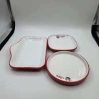 Ensemble de vaisselle en mélamine bicolore rouge et blanc de trois pièces, adapté à la maison et aux hôtels.