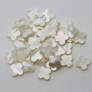Piedras preciosas naturales sueltas Piedras de trébol de cuatro hojas Piedras de cabujón de concha blanca para la fabricación de joyas - Product Image 1