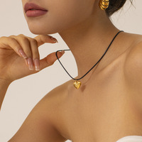 Collier de luxe pour femmes en acier inoxydable avec pendentif cœur épais en corde de cire noire plaqué or 18 carats