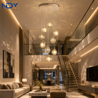 Lustre moderne en cristal en spirale, luminaire suspendu pour longue escalier, idéal pour villa à plafond haut ou salon duplex