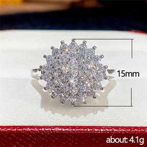 Anello F1533 con Grappolo di Fiori in Argento 925, Incastonatura a Pavé con Cristalli Taglio Brillante Rotondo, Anello di Fidanzamento per Donna - Product Image 6