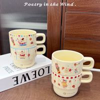 Tasse en céramique de dessin animé mignon tasse Ins résistante aux hautes températures avec couvercle pour eau café empilable pour faire la fête comme modèle de couple ODM