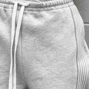 <span class=keywords><strong>Pantaloni</strong></span> da <span class=keywords><strong>Uomo</strong></span> in French Terry 450gsm Stile Y2K Streetwear, Joggers Unisex Casual Vintage a Gamba Larga con Strisce Laterali - Product Image 6
