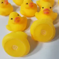 Pato de goma amarillo, juguete de baño suave con sonido flotante
