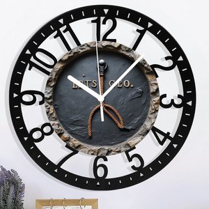 Horloge murale circulaire en fer de 25 cm de style pâtisserie française vintage avec motifs en spirale - Product Image 3