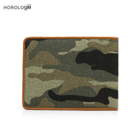 Dompet pria mencampur kanvas Camo dengan usia kulit Italia kasar tapi halus mengembangkan Patina pribadi