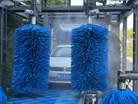 Système de lavage de voitures entièrement automatique à 9 brosses avec contrôle intelligent pour les parkings commerciaux
