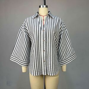 เสื้อเชิ้ตป๊อปลินแม็กซ์ฟรี แขนสามส่วน ทรงหลวม ปกคอพับ สีพื้น ใส่ได้ทุกฤดู - Product Image 4
