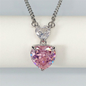 Collana con ciondolo a doppio cuore in zircone rosa per donna, grazioso ciondolo a forma di cuore, catena per clavicola, gioiello. - Product Image 1