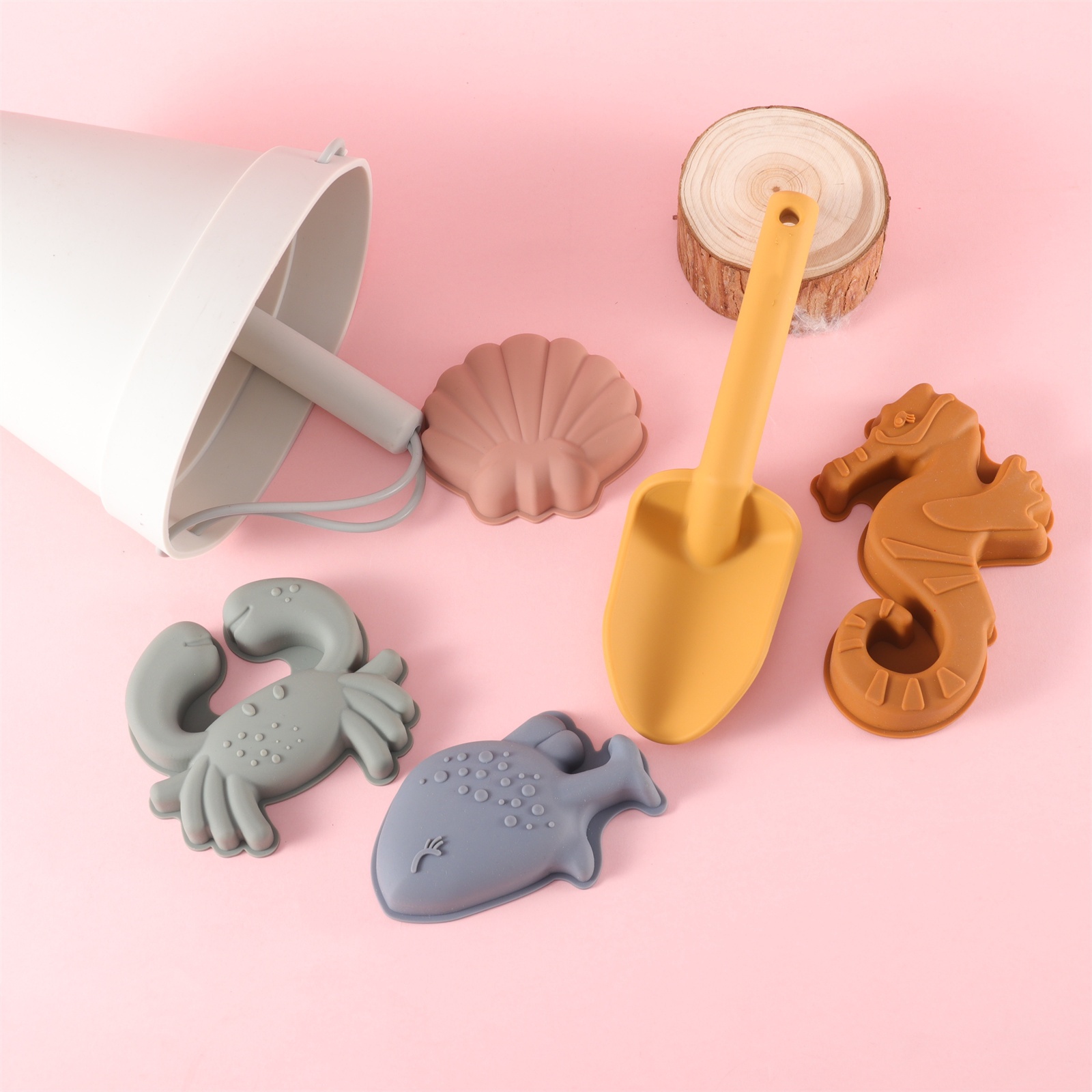 Giocattolo da spiaggia sabbiosa: creatura marina