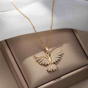 Collier Papillon Européen-Américain pour Femme, Zircon Coloré Haut de Gamme, Chaîne de Clavicule Luxe Léger, Collier en Cuivre Bambou - Product Image 1