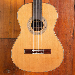 Guitarra Clásica Martinez C/S de Cedro/Abeto, Tapa de Cedro Sólido, Fondo/Aros de Cedro Sólido, Diapasón de Ébano - Product Image 3
