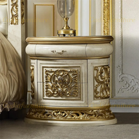 Lit king-size en bois sculpté à la main de luxe avec tables de chevet, couleur or antique, meubles de chambre à coucher