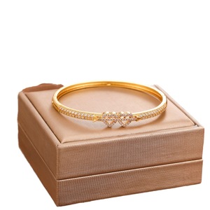 Bracelet tendance en or et argent, micro-serti de zircons, design double cœur, bijoux de fête pour femmes - Product Image 5