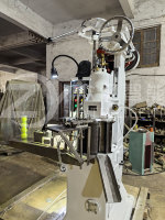 Machine de scellage entièrement automatique pour pots en plastique avec purge d'azote, idéale pour les boîtes de balles de tennis en usine.