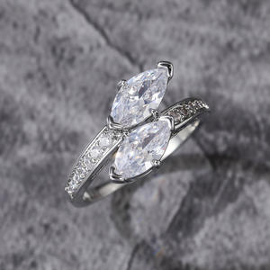 Anello di Diamanti F740 con Taglio Marquise, Diamante Naturale, Stile Classico per Fidanzamento Femminile - Product Image 2