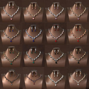 مجموعة مجوهرات الزفاف الأنيقة قلادة عصرية مرصعة بالماس مطلية بالذهب وقطرات ماء أقراط كريستال للهدايا - Product Image 2