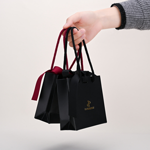 Bolsas de Regalo de Papel para Joyería, Blancas, de Lujo, con Logotipo Personalizado, con Asas y Cinta Rosa - Product Image 3