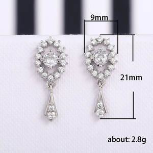 Orecchini Pendenti E2160 con Fiore Dorato, Cristalli e Strass, Gioielli Classici da Sposa per Donna - Product Image 6