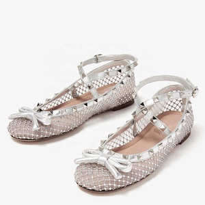 Sandalias de tacón bajo de malla con punta cuadrada y lazo de diamantes, con tiras cruzadas y remaches metálicos, talla grande 45 para mujer - Product Image 2