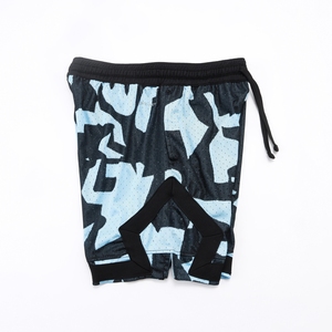 Shorts de basketball personnalisés OEM avec impression par sublimation, coupe standard, respirants, en mesh, séchage rapide, pour hommes - Product Image 2