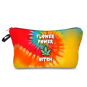 Bolsas <span class=keywords><strong>de</strong></span> maquillaje cosméticas simples impresas con letras inglesas a la moda para mujer, venta al por mayor <span class=keywords><strong>de</strong></span> fábrica, artículos <span class=keywords><strong>de</strong></span> tocador portátiles <span class=keywords><strong>de</strong></span> <span class=keywords><strong>viaje</strong></span> con cremallera - Product Image 1
