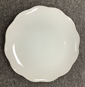 Services <span class=keywords><strong>de</strong></span> <span class=keywords><strong>table</strong></span> complets comprenant un ensemble <span class=keywords><strong>de</strong></span> bols en porcelaine fine, <span class=keywords><strong>de</strong></span> grandes tasses en porcelaine fine, un ensemble <span class=keywords><strong>de</strong></span> tasses à thé en porcelaine fine, et <span class=keywords><strong>de</strong></span> la vaisselle. - Product Image 5