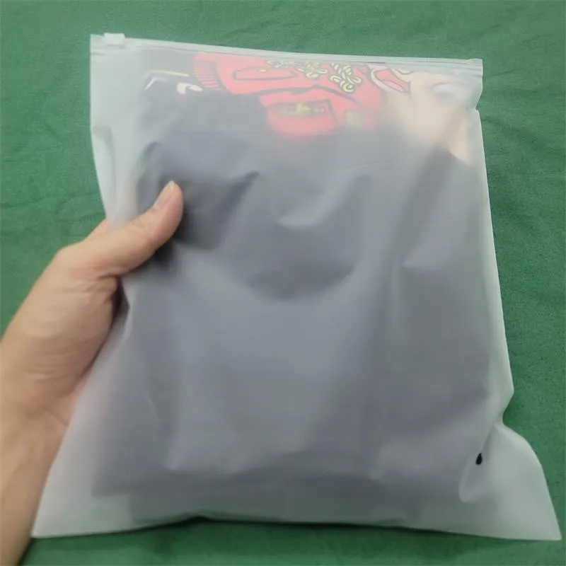 Pacchetti di plastica personalizzati di fabbrica all'ingrosso sacchetti di chiusura a Zip per abbigliamento smerigliato sacchetto di imballaggio per t-shirt con calzino in tessuto stampato con cerniera