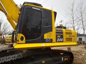 รถขุดไฮดรอลิกแบบตีนตะขาบ Komatsu PC200-8 มือสอง น้ำหนักใช้งาน 20000 กก. ชั่วโมงการทำงานน้อย พร้อมใช้งาน ปั๊มไฮดรอลิก - Product Image 2