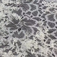 Tissu en dentelle française perlée avec des paillettes et des perles 100% polyester