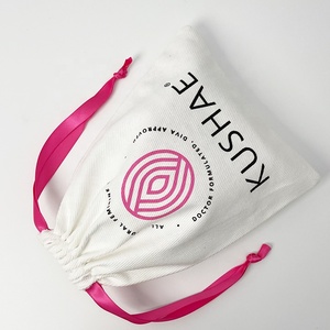 Vente en gros <span class=keywords><strong>de</strong></span> pochette cadeau en coton sergé avec cordon <span class=keywords><strong>de</strong></span> tirage pour parfum, bijoux, cosmétiques, sous-vêtements, sacs d'emballage artisanaux - Product Image 2