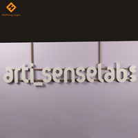Lettres 3D blanches personnalisées en métal massif avec cadre, logo suspendu au plafond pour panneau de réception de bureau, panneau de studio d'art