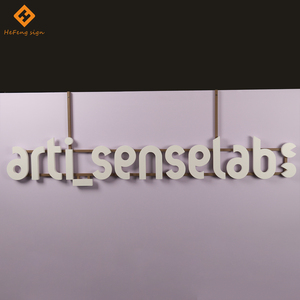 Lettres 3D blanches personnalisées en métal massif avec cadre, logo suspendu au plafond pour panneau de réception de bureau, panneau de <span class=keywords><strong>studio</strong></span> d'art - Product Image 2