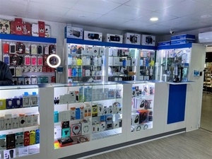 ตู้โชว์อุปกรณ์เสริมโทรศัพท์มือถือแบบกำหนดเองจากโรงงาน OEM พร้อมไฟ LED และกระจกนิรภัย - Product Image 6